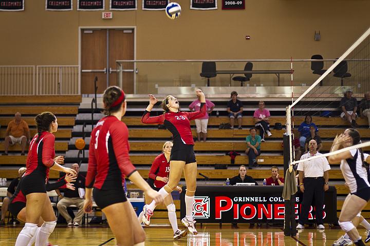 Volleyball Grinnell v Lawrence