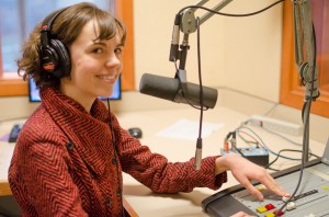 Hannah Condon ’16 live in the studio. Photo by Shadman Asif.