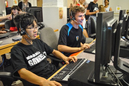 Students work together at Phonathon to encourage alumni giving, which has been slow in recent years. Photo by Parker Van Nostrand.