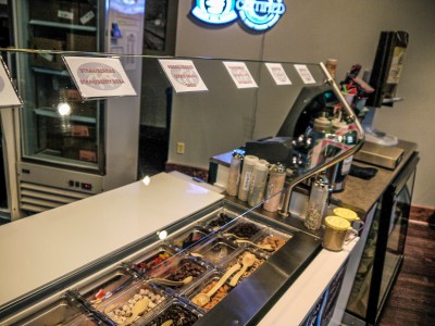 The Fix’s self-service topping bar offers multiple types of toppings customers can load up on. 