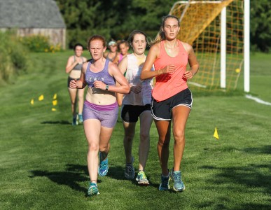 Paulina Campbell ’16 and Alshoa Southern ’17 led the Pioneers in last weekend’s Central College Invitational. Photo by Aaron Juarez.