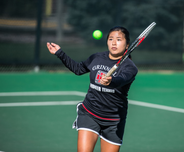 Shirlene Luk ’15 claimed her fifth Midwest Conference crown of her collegiate career. Photo by John Brady. 