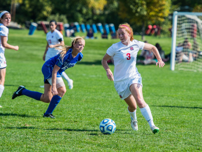 Lauren Hurley ’18 and the women’s soccer team concluded this season with a loss. Photo by John Brady. 