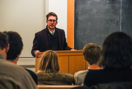 Cain Elliott speaks on his crticisms of current political authorities. Photo by Mary Zheng.