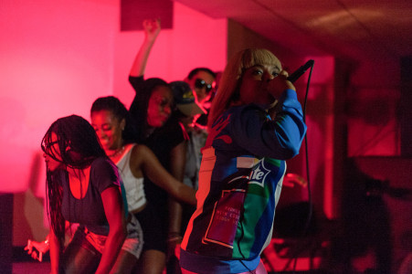 TT The Artist invited Grinnellians onstage to dance alongside her. Photo by Chris Lee