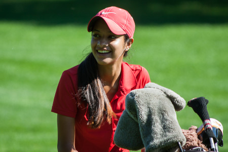 Vidushi Sinha ’19 tied for second place with a score of 77 at the Grinnell Invitational.  Photo by Sophie Banegas.