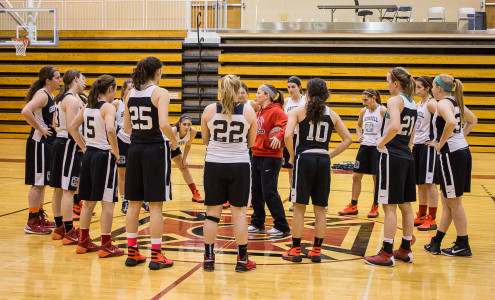 The women’s basketball team, who are now 3-2 on the season, huddle during practice this week.   Photo by Sarah Ruiz