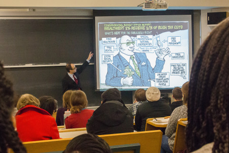 Spencer Piston ’01 discusses the complexities of the welfare state in the ARH on Monday. Photo by Rae Kuhlman