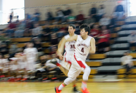 Anthony LaMacchia ’16 in action during the Senior Day game in which the men beat Illinois College 134-94. Photo by Rae Kuhlman