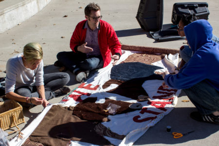Students prepare a banner to bring to Standing Rock protesters. Photo by Helena Gruensteidl.